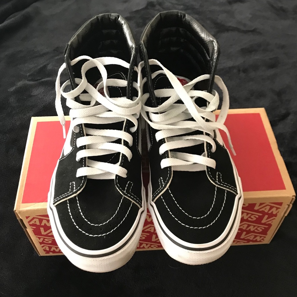 Vans Sk8 Hi - Black and White